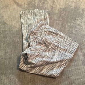 Lululemon leggings cropped size 6